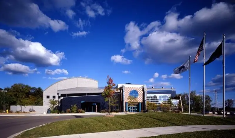 Façade USA Detroit Aurum